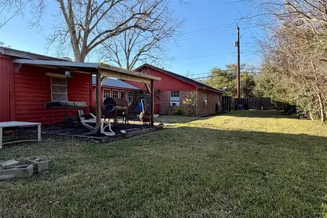 215 Grand Avenue Bacliff TX 77518
