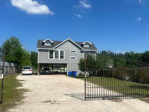 704 County Road 3554 Cleveland TX 77327