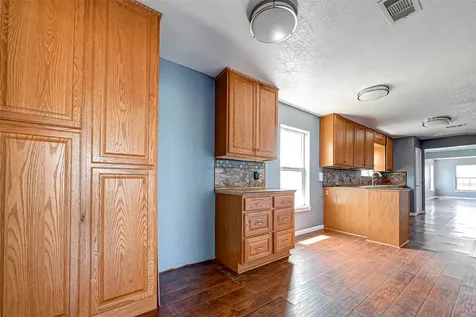 1402 51st Street Galveston TX 77551
