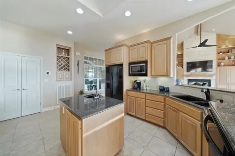 6103 Lakeshore Drive Leander TX 78645