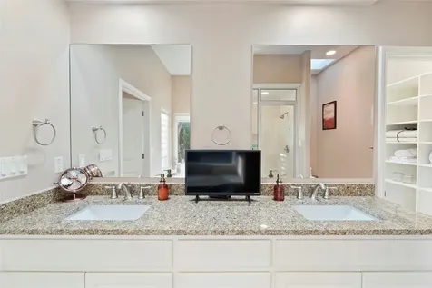 6103 Lakeshore Drive Leander TX 78645