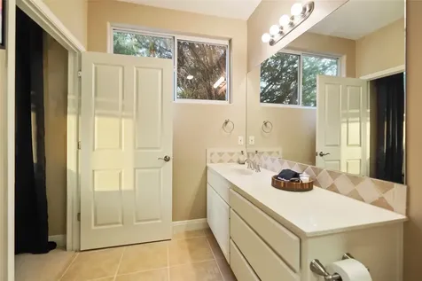6103 Lakeshore Drive Leander TX 78645