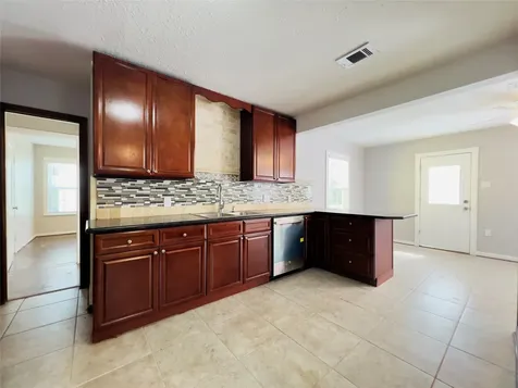 1013 17th Avenue N Texas City TX 77590