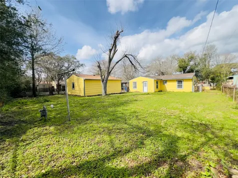 1013 17th Avenue N Texas City TX 77590