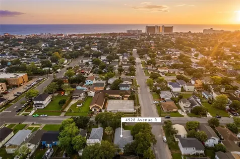 4928 Avenue R Galveston TX 77551