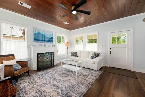 4928 Avenue R Galveston TX 77551