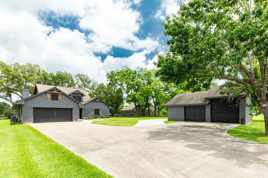 307 County Road 416 Brazoria TX 77422