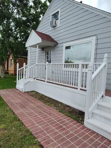 527 W 6th Street Freeport TX 77541