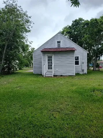 527 W 6th Street Freeport TX 77541