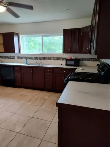 527 W 6th Street Freeport TX 77541