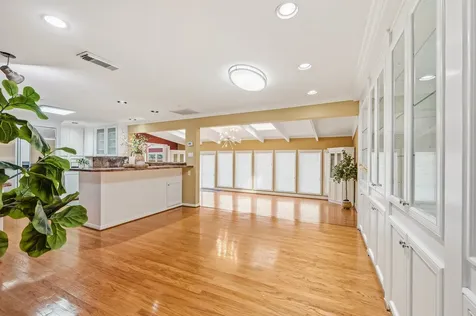 2111 N Galveston Avenue Pearland TX 77581