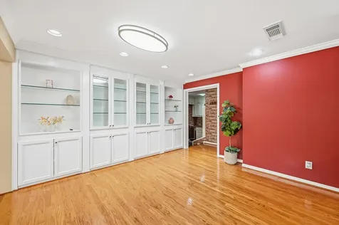 2111 N Galveston Avenue Pearland TX 77581
