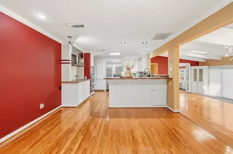 2111 N Galveston Avenue Pearland TX 77581