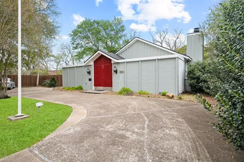 2111 N Galveston Avenue Pearland TX 77581