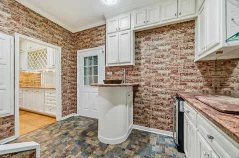 2111 N Galveston Avenue Pearland TX 77581