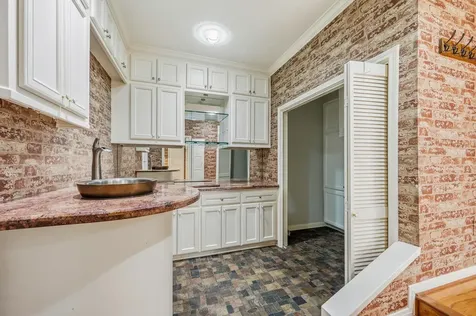 2111 N Galveston Avenue Pearland TX 77581