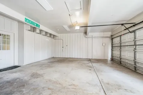 2111 N Galveston Avenue Pearland TX 77581