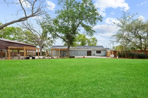 2111 N Galveston Avenue Pearland TX 77581