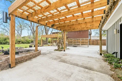 2111 N Galveston Avenue Pearland TX 77581