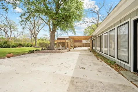 2111 N Galveston Avenue Pearland TX 77581