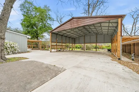 2111 N Galveston Avenue Pearland TX 77581