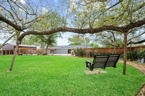 2111 N Galveston Avenue Pearland TX 77581