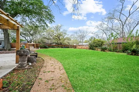 2111 N Galveston Avenue Pearland TX 77581