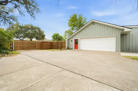 2111 N Galveston Avenue Pearland TX 77581
