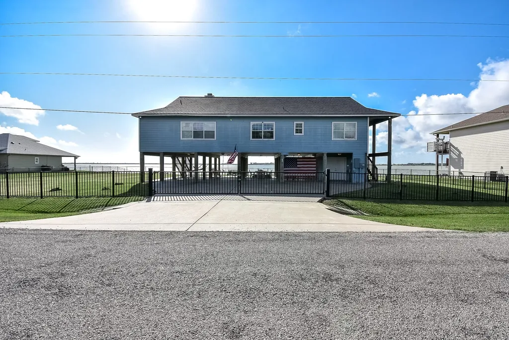 1504 W Bayshore Drive Palacios TX 77465