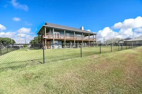 1504 W Bayshore Drive Palacios TX 77465