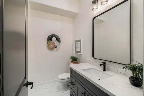 290 Apple Valley Drive Panorama Village TX 77304