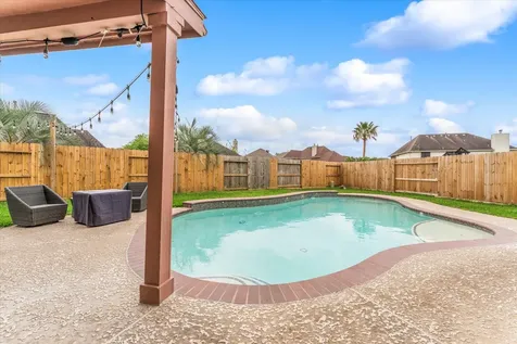4318 Raintree Ct Court Pasadena TX 77505