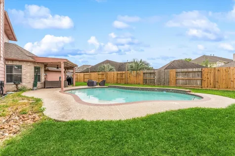 4318 Raintree Ct Court Pasadena TX 77505
