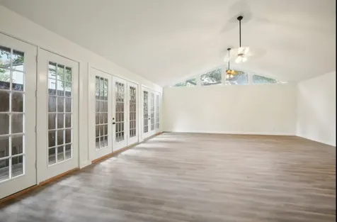 108 W 10th 1/2 Street Houston TX 77008