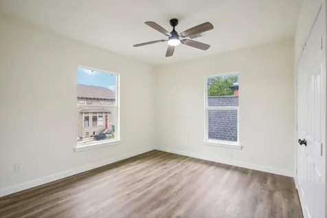 108 W 10th 1/2 Street Houston TX 77008