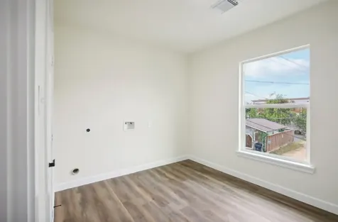 108 W 10th 1/2 Street Houston TX 77008