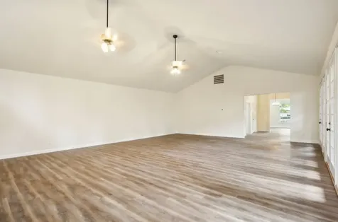 108 W 10th 1/2 Street Houston TX 77008