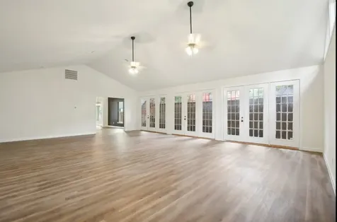 108 W 10th 1/2 Street Houston TX 77008