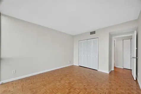 5001 Woodway Drive 1804 Houston TX 77056