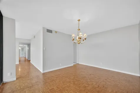 5001 Woodway Drive 1804 Houston TX 77056