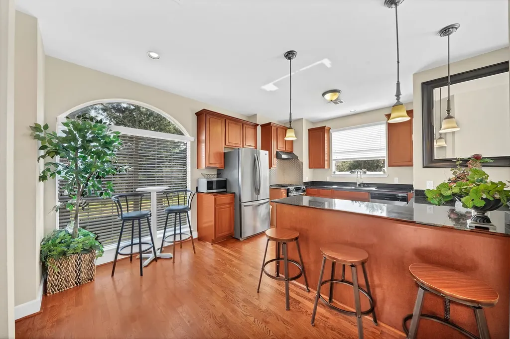 5206 Petty Street Houston TX 77007