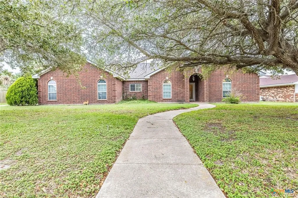 5 Las Brisas Place Port Lavaca TX 77979
