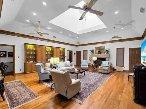 3 Bayou Bend Beaumont TX 77706