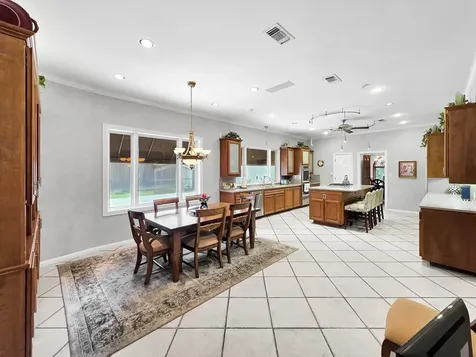 3 Bayou Bend Beaumont TX 77706
