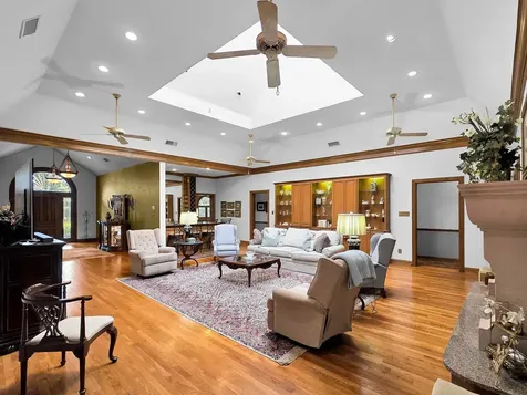 3 Bayou Bend Beaumont TX 77706
