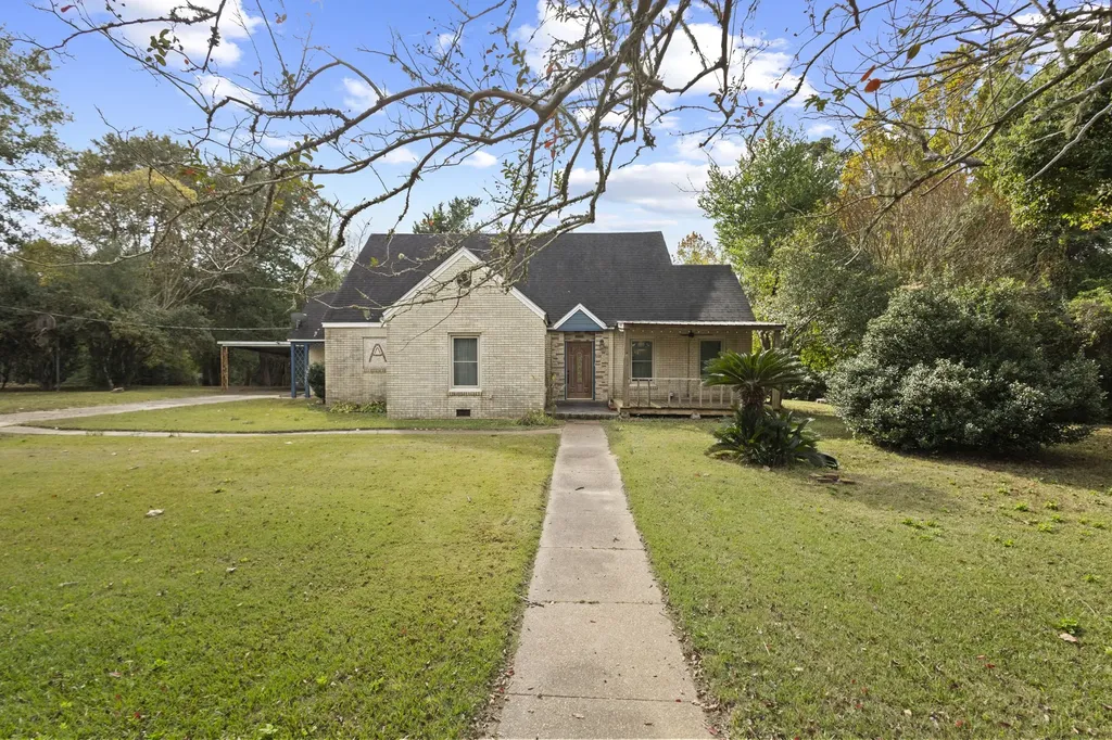 301 N Pine Street Woodville TX 75979