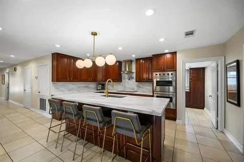 2 Cedar Lawn Drive N Galveston TX 77551