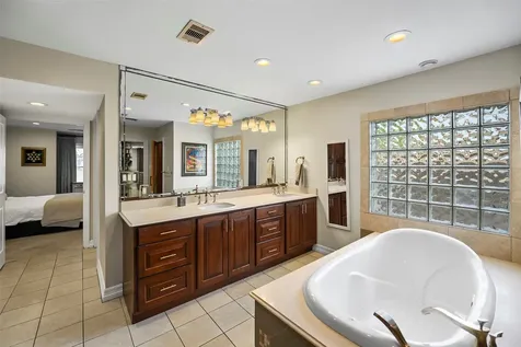 2 Cedar Lawn Drive N Galveston TX 77551