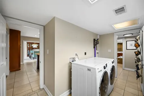 2 Cedar Lawn Drive N Galveston TX 77551