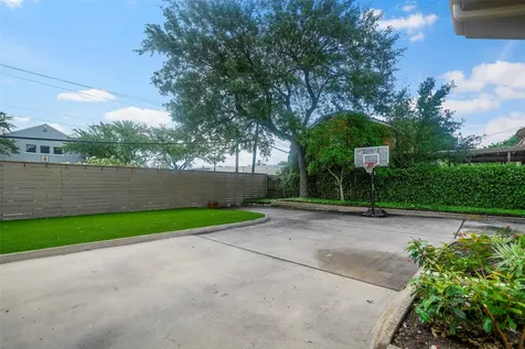 2 Cedar Lawn Drive N Galveston TX 77551